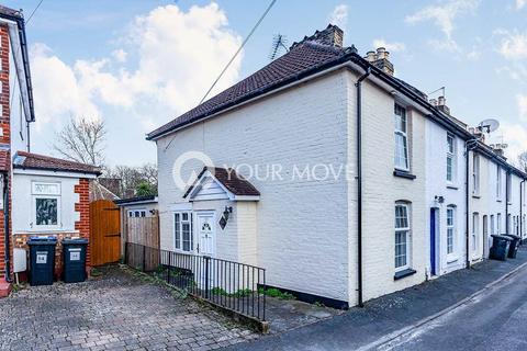 3 bedroom end of terrace house to rent, Albert Road, Egham TW20