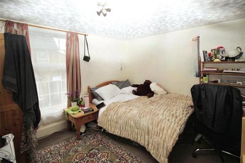 3 bedroom end of terrace house to rent, Albert Road, Egham TW20