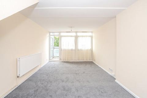 2 bedroom maisonette to rent, Lindley Estate, London SE15