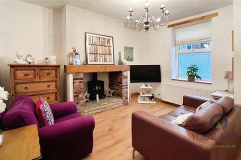 125 Grains Road, Shaw, Oldham, OL2 8HZ