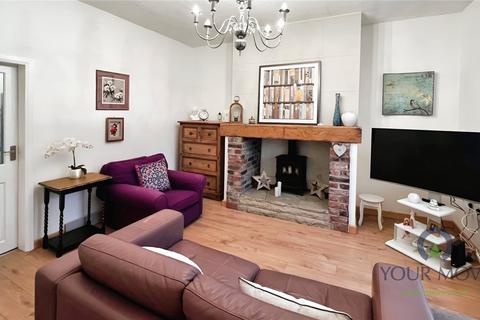 125 Grains Road, Shaw, Oldham, OL2 8HZ