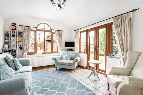 4 Griffin Road, Thame, OX9 3LB