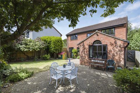 4 Griffin Road, Thame, OX9 3LB