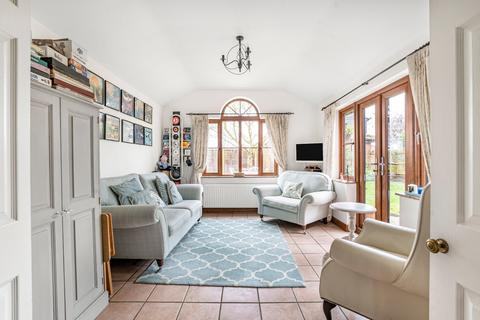 4 Griffin Road, Thame, OX9 3LB