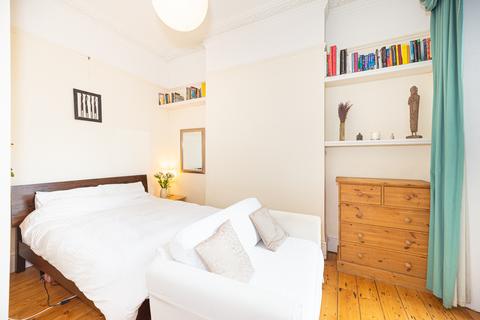 2 bedroom flat to rent, Tierney Road, London SW2