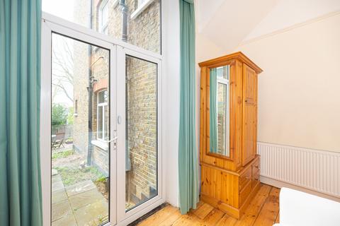 2 bedroom flat to rent, Tierney Road, London SW2