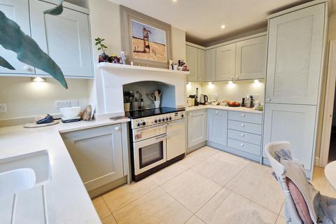 4 bedroom end of terrace house for sale, St Margaret's Street, Rochester