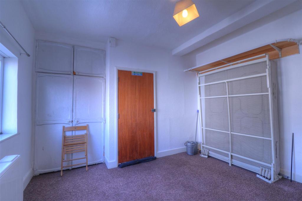 Living Room/Bedroom