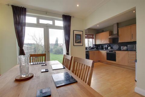 4 bedroom semi-detached house for sale, Carnarvon Avenue, Enfield