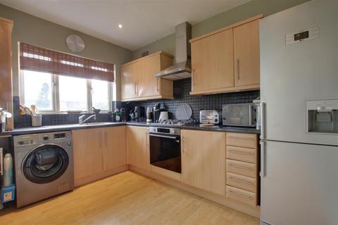 4 bedroom semi-detached house for sale, Carnarvon Avenue, Enfield