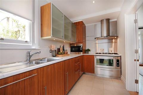 4 bedroom terraced house to rent, St. Michael's Mews, Belgravia, London, SW1W