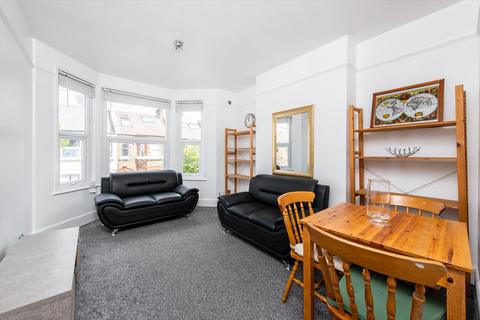 3 bedroom flat to rent, Ashburnham Road, London, NW10.