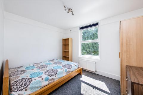 3 bedroom flat to rent, Ashburnham Road, London, NW10.