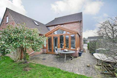 4 bedroom detached house for sale, Faulkner's Close, Fairford