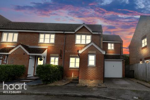 3 bedroom end of terrace house for sale, Hinds Way, Aylesbury