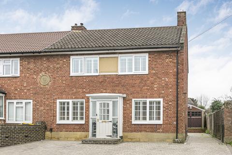 Coutts Avenue, Chessington, KT9