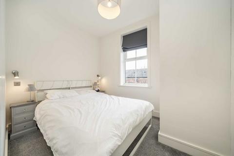 3 bedroom flat to rent, Brockley Road, London SE4