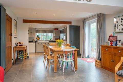 67 Worthing Road, Horsham, RH12 1TD