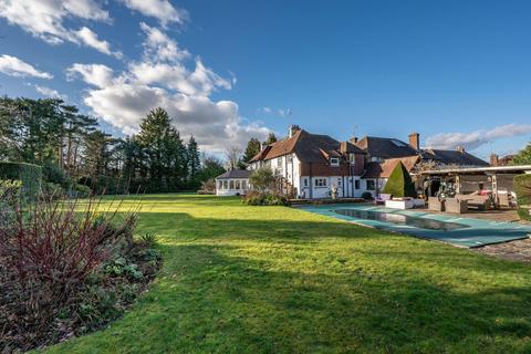 67 Worthing Road, Horsham, RH12 1TD