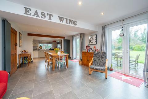67 Worthing Road, Horsham, RH12 1TD
