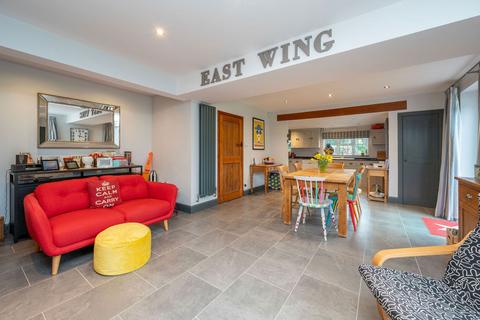 67 Worthing Road, Horsham, RH12 1TD