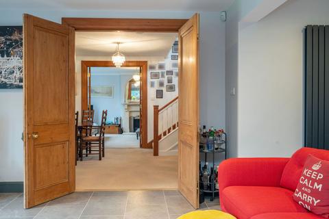 67 Worthing Road, Horsham, RH12 1TD