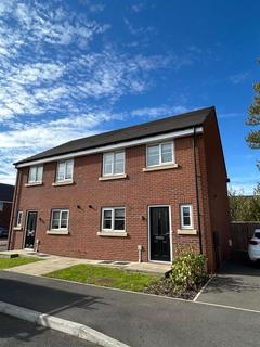 3 bedroom semi-detached house to rent, Waxwing Court, Scunthorpe