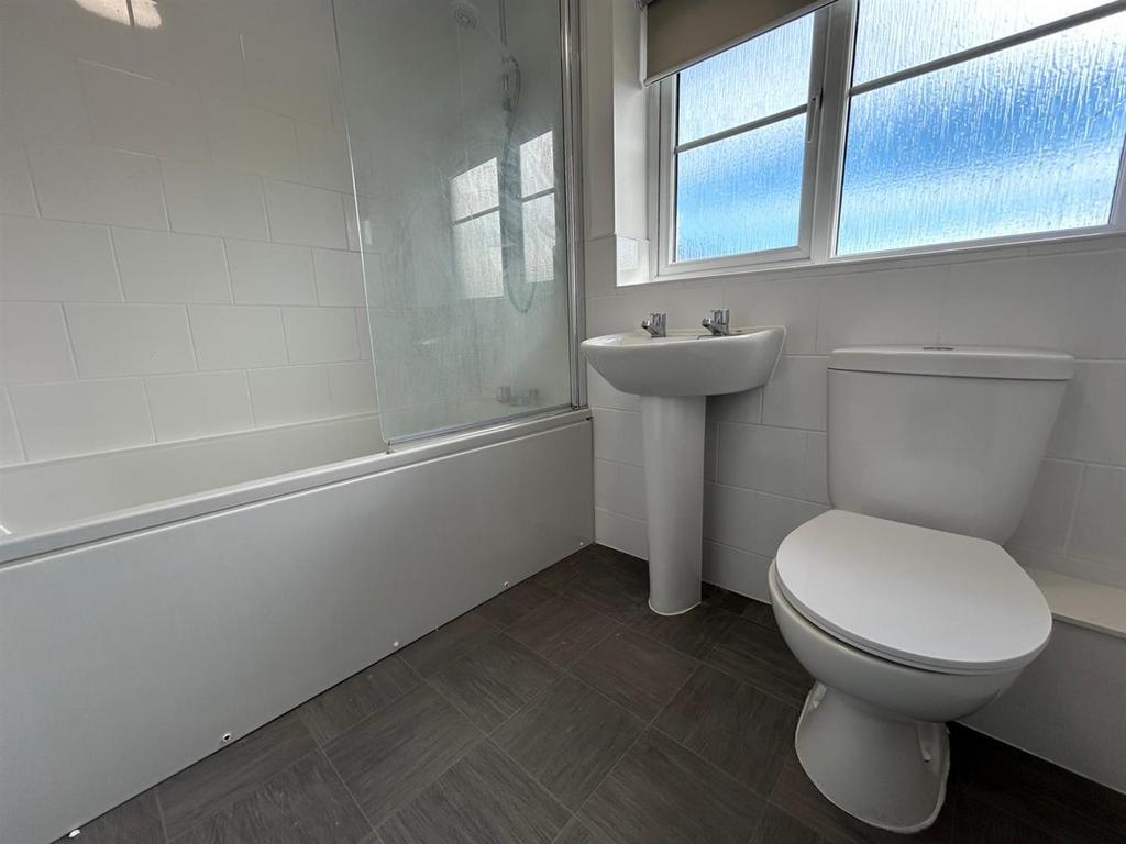 Family bathroom.jpg