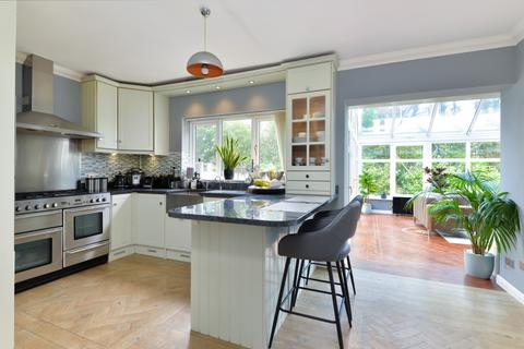 5 bedroom detached house for sale, Harrow Way, Kingsnorth