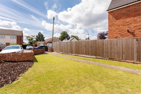 2 bedroom maisonette to rent, Masons Road, Cippenham