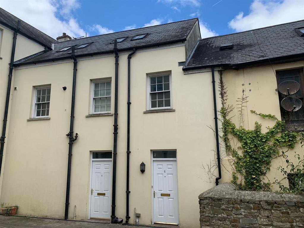 Eu-z-Va Ou U-Csjx 2-h Ut Q.jpg