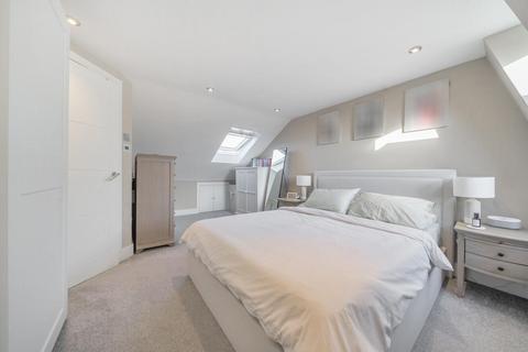 3 bedroom flat for sale, Trewint Street, Earlsfield