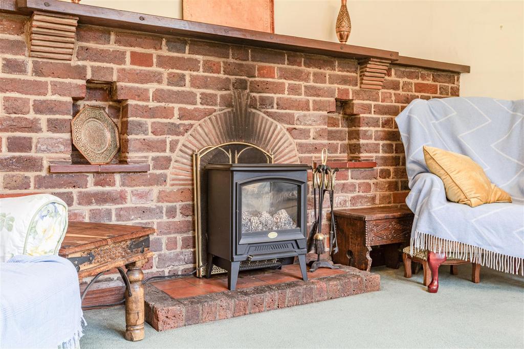 West Cottage, 50 Parvis Road, Byfleet, KT14 7 EH -