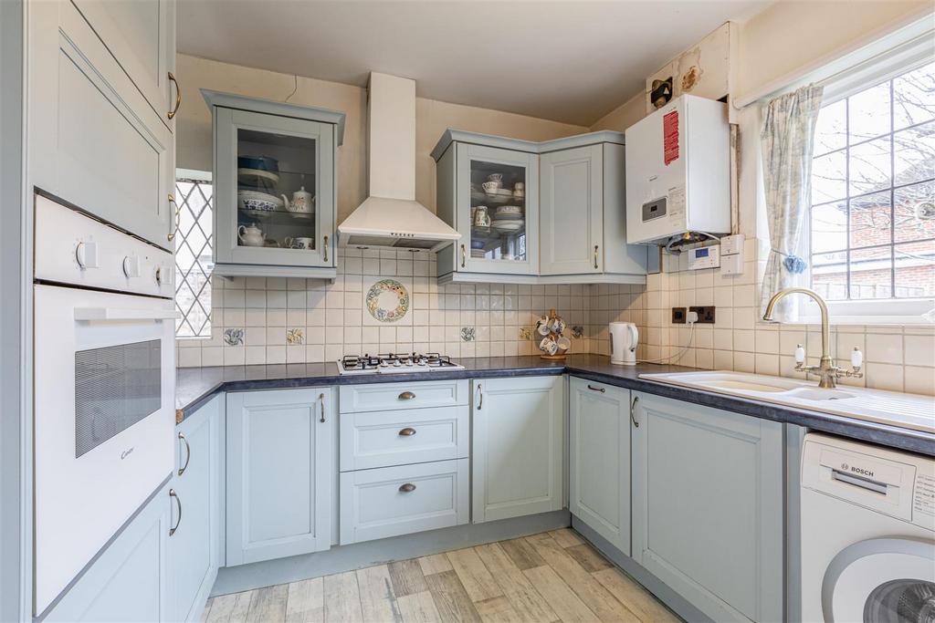 West Cottage, 50 Parvis Road, Byfleet, KT14 7 EH -