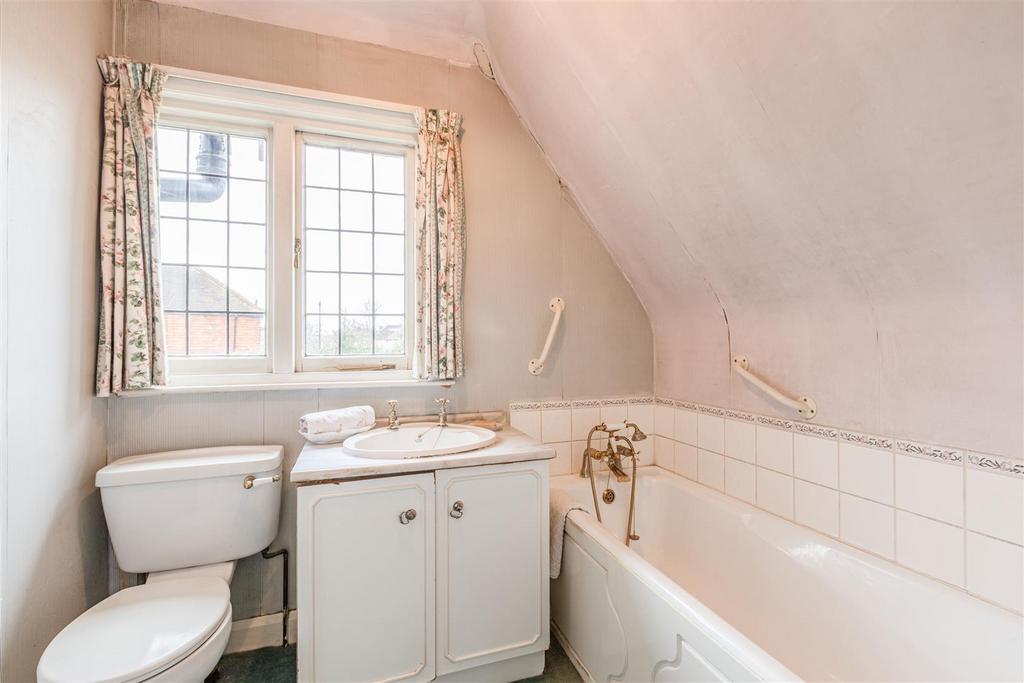 West Cottage, 50 Parvis Road, Byfleet, KT14 7 EH -