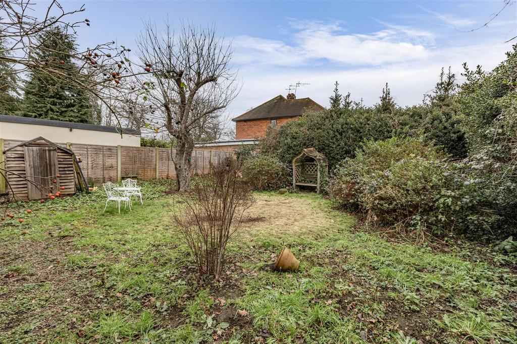 West Cottage, 50 Parvis Road, Byfleet, KT14 7 EH -
