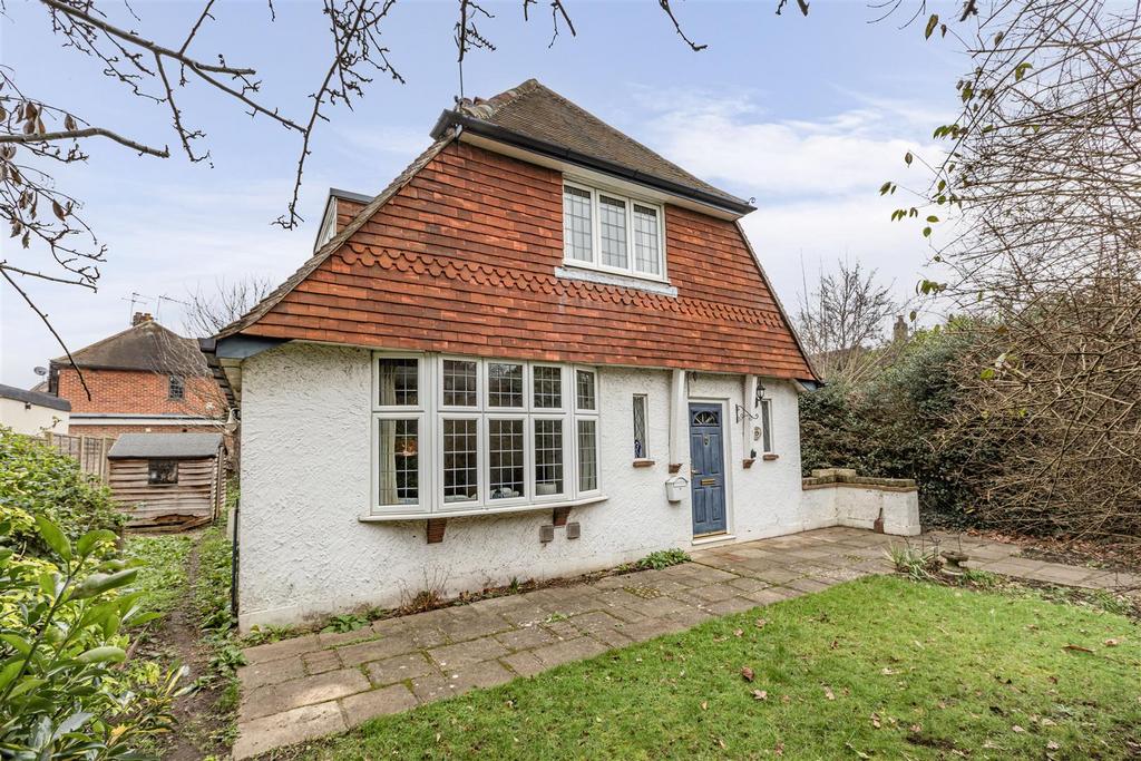 West Cottage, 50 Parvis Road, Byfleet, KT14 7 EH -