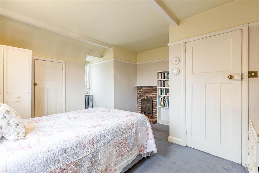 West Cottage, 50 Parvis Road, Byfleet, KT14 7 EH -