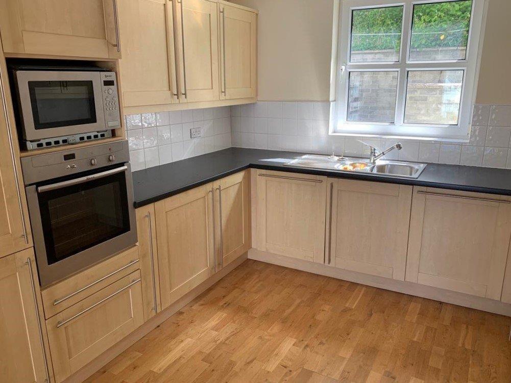 R ZJ4 C4 P9 Pug ZRo0s AOf7z C 98w Q.jpg