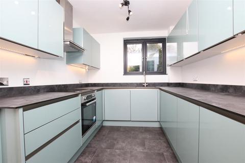 2 bedroom flat to rent, Dahlia Gardens, Bath BA2