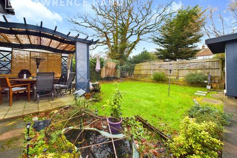 3 bedroom bungalow for sale, Elm Avenue, Ruislip, Middlesex, HA4