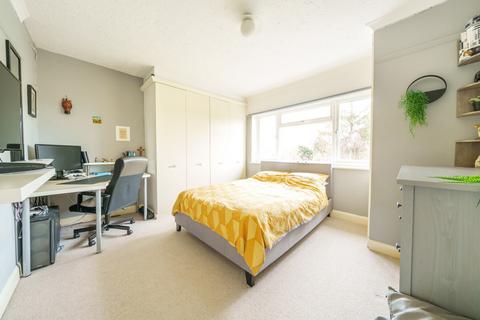 21 Dynevor Place, Fairlands, Guildford, GU3 3JL