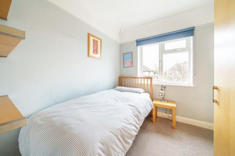 21 Dynevor Place, Fairlands, Guildford, GU3 3JL