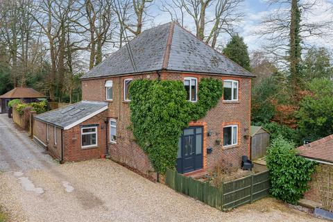 4 bedroom detached house for sale, Coombe Road, Hill Brow, Liss