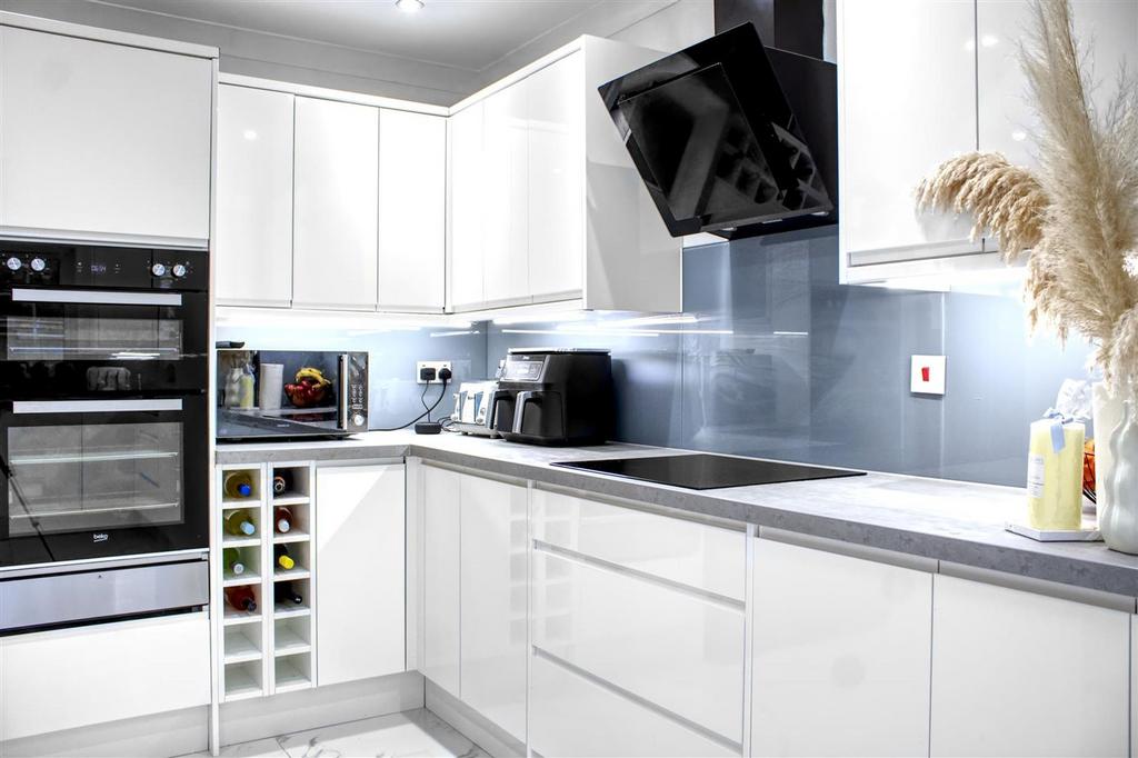 Kitchen feature .jpg