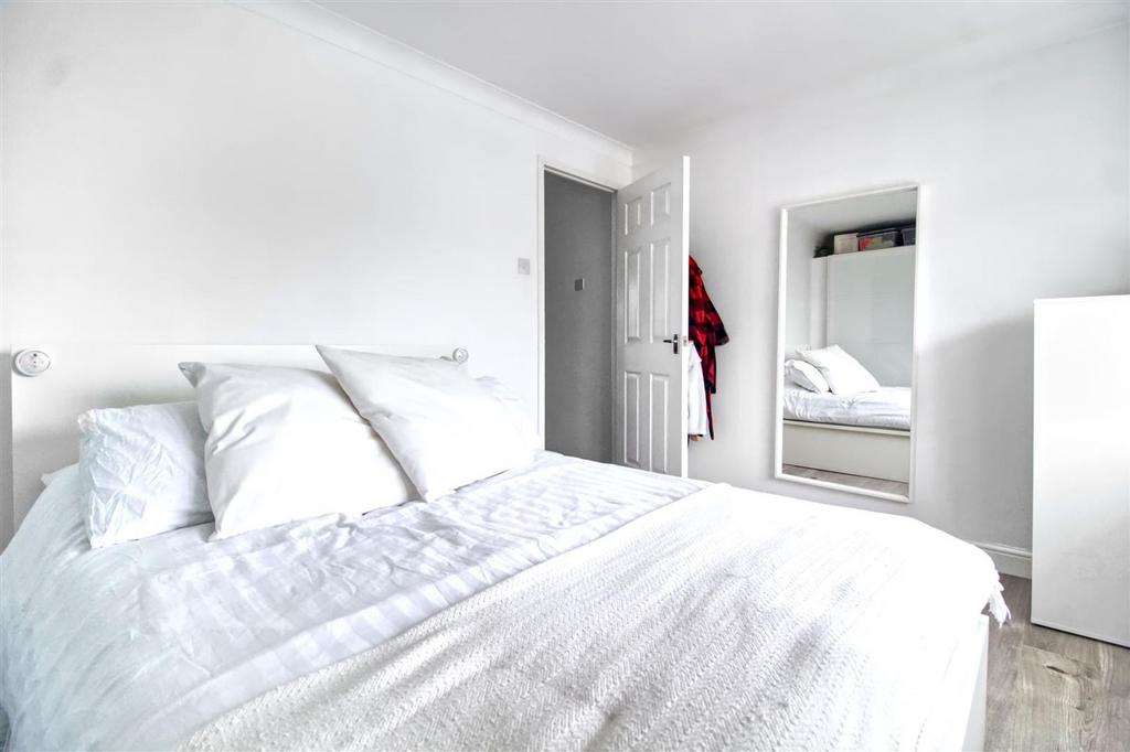 Bed 1 b.jpg