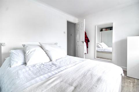 26 Beeston Drive, Cheshunt, Waltham Cross, EN8 0QS