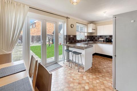 43 Beechcroft Avenue, Linford, Stanford-le-hope, SS17 0RE