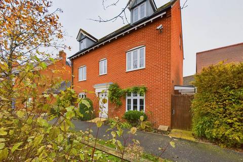 5 bedroom detached house for sale, Wykeham Path, Aylesbury HP19