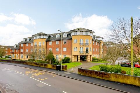 1 bedroom penthouse for sale, Gatcombe Court, Dexter Close, St. Albans, Hertfordshire, AL1